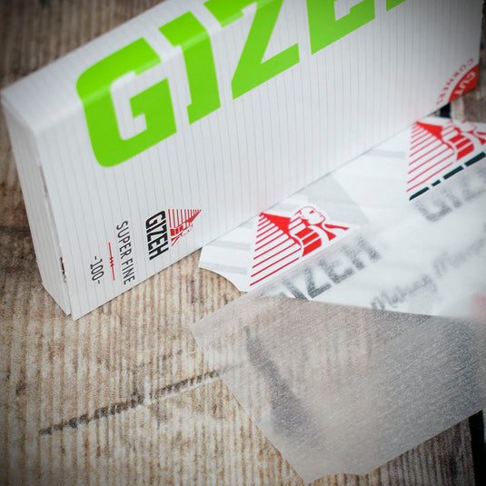 Gizeh | Super Fine '100' Magnetic Rolling Papers | Single Booklet 100 Papers (Green)