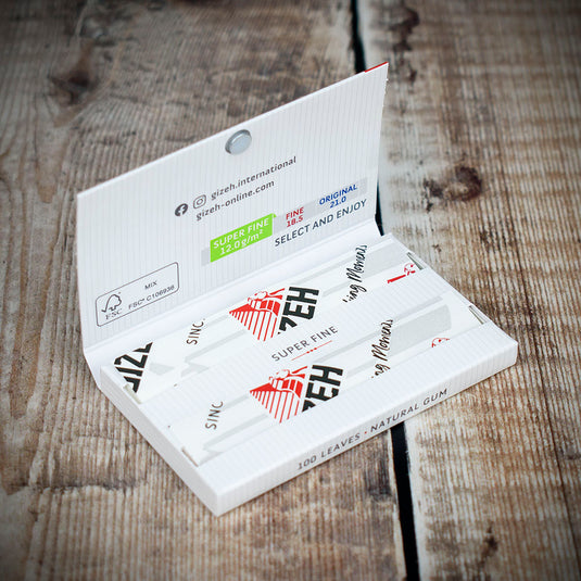 Gizeh | Super Fine '100' Magnetic Rolling Papers | Single Booklet 100 Papers (Green)